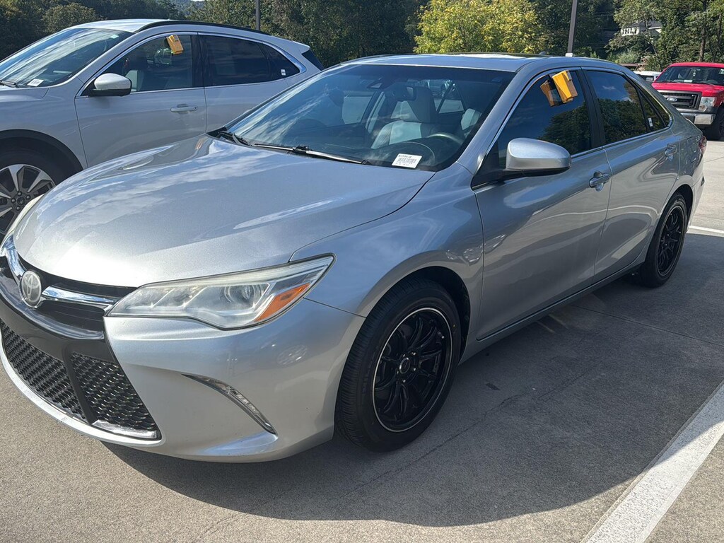 Used 2016 Toyota Camry XLE Sedan