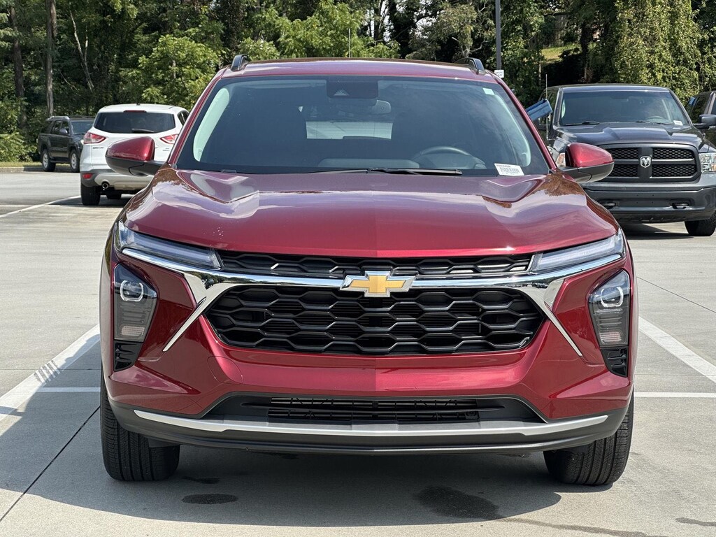 Used 2025 Chevrolet Trax LT SUV