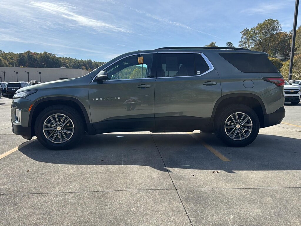 Used 2022 Chevrolet Traverse LT Cloth SUV