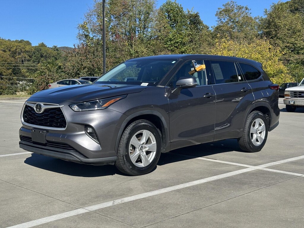 Used 2021 Toyota Highlander LE SUV