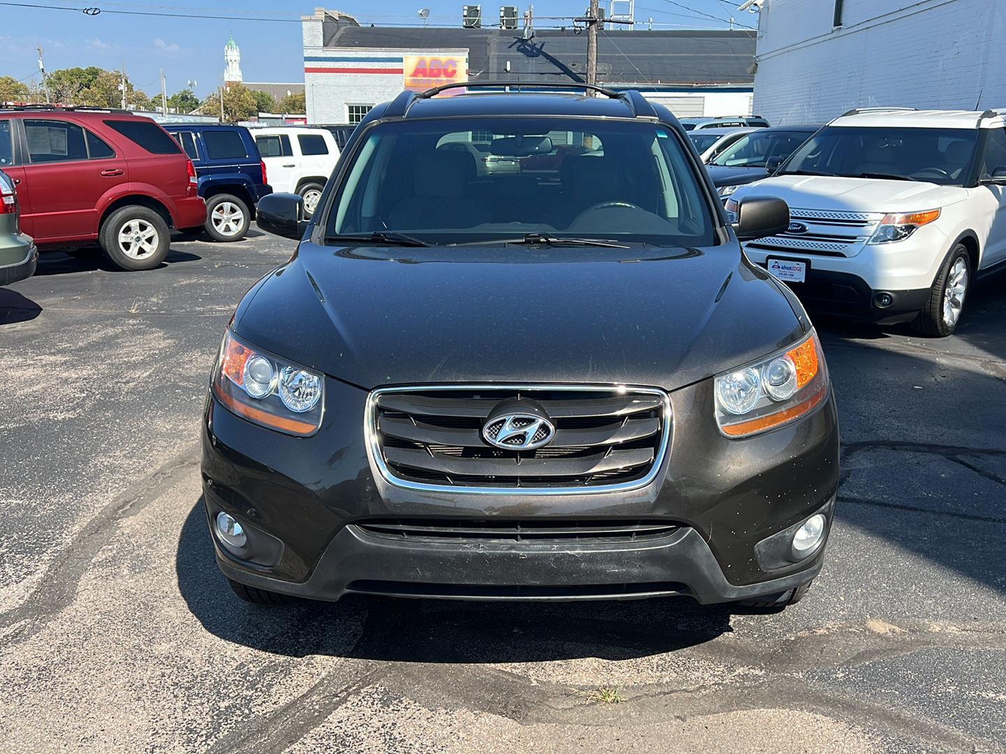 2011 Hyundai Santa Fe SE photo 2