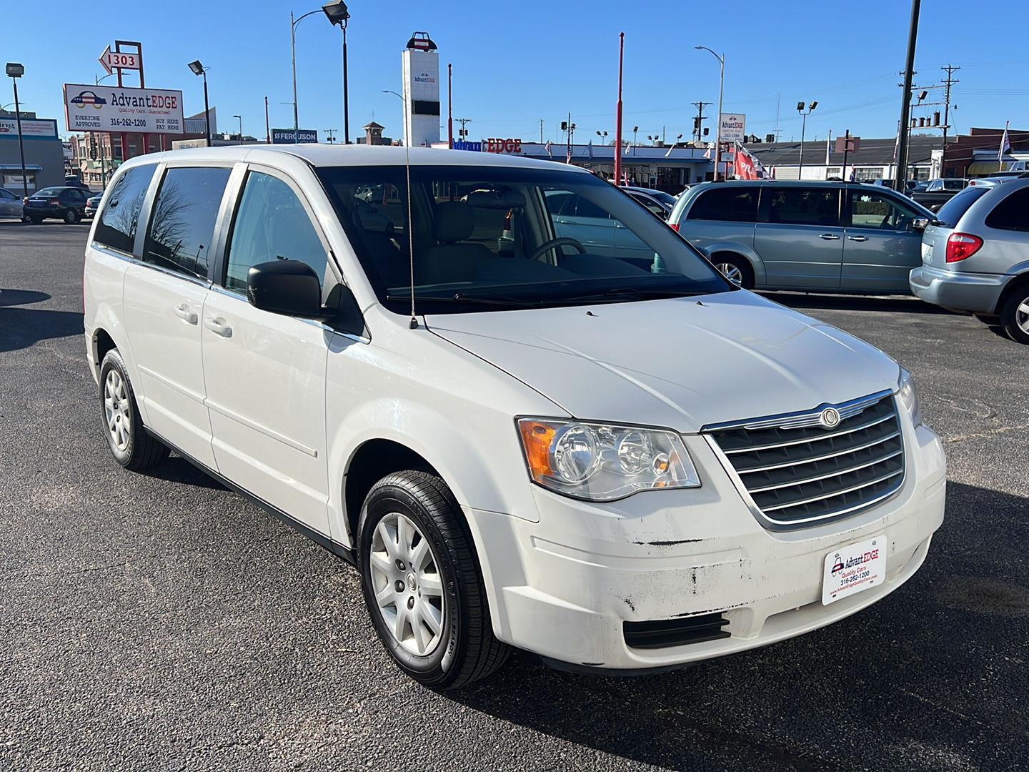 2010 Chrysler Town & Country LX