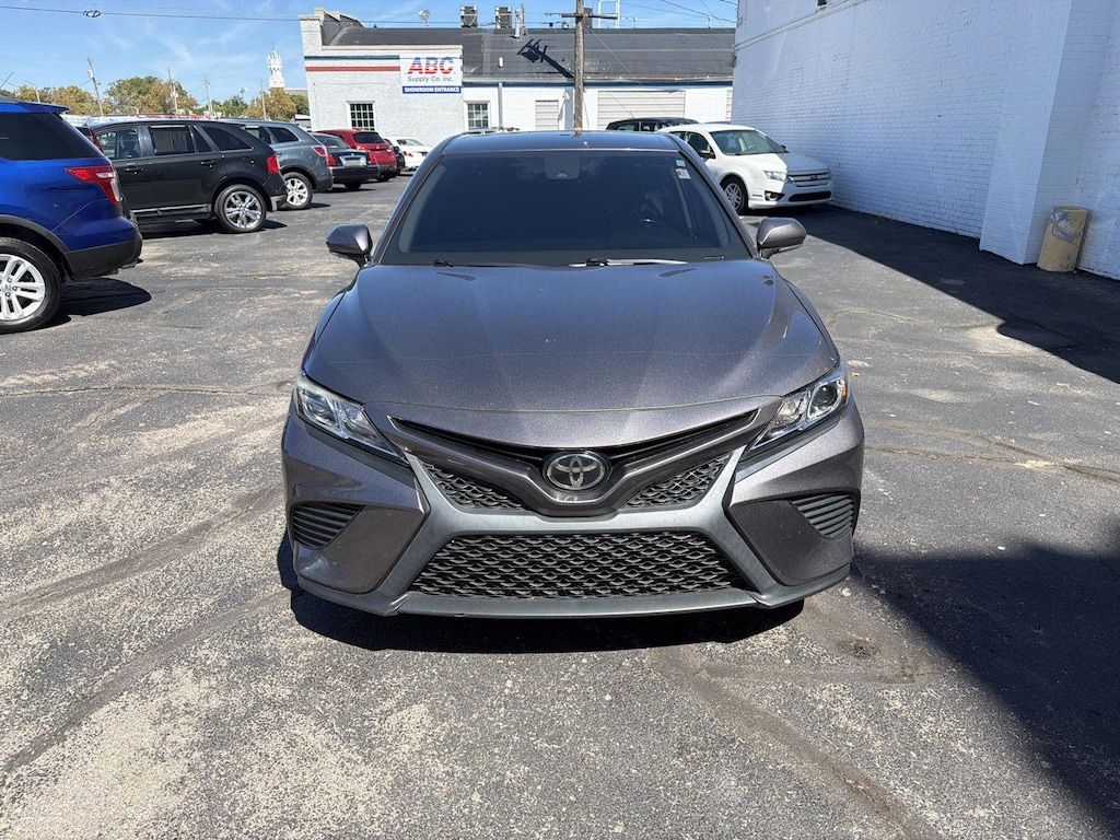 Used 2019 Toyota Camry SE Sedan