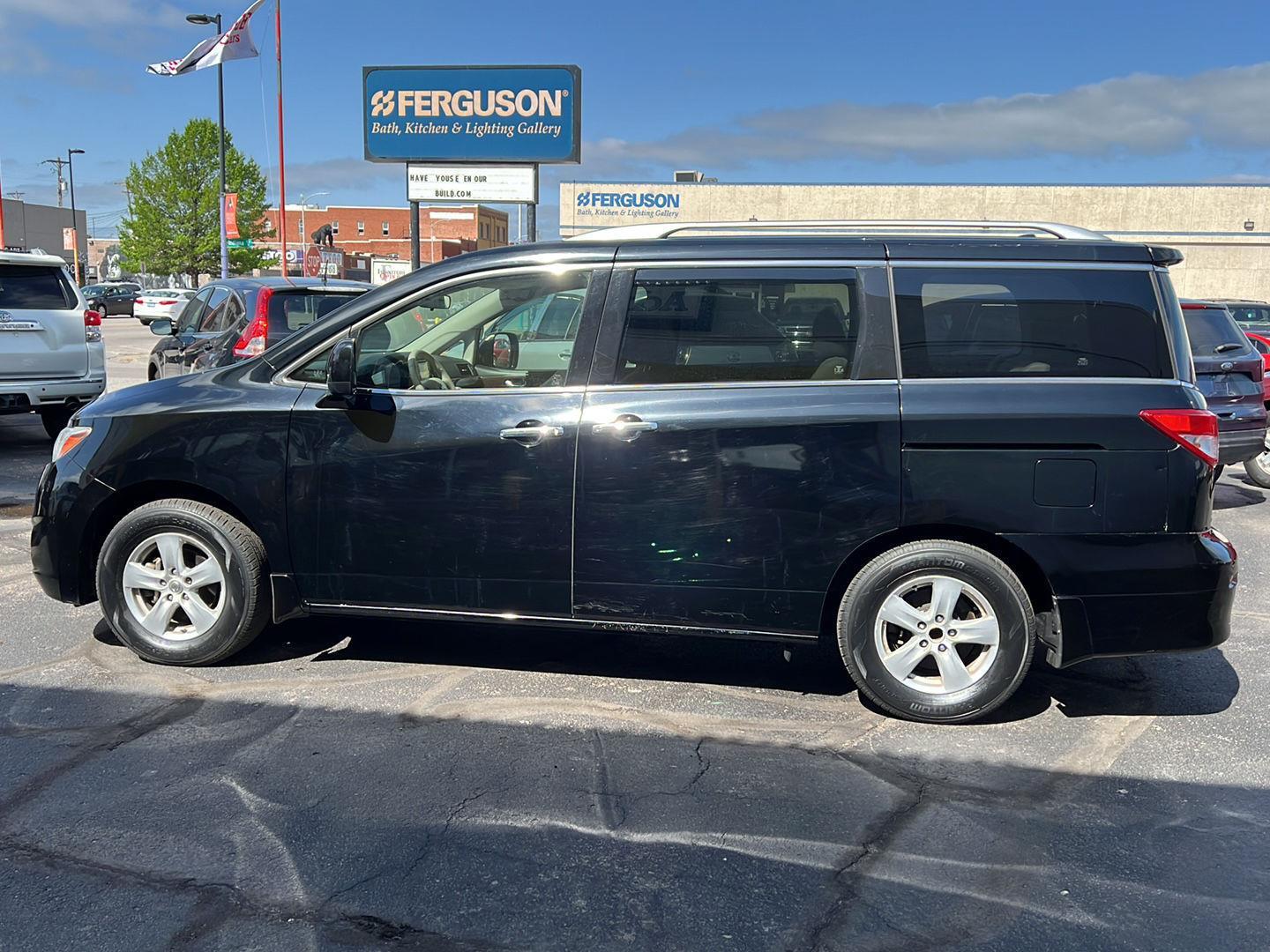 2016 Nissan Quest SV photo 4