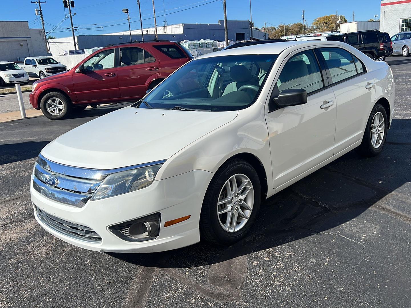 2012 Ford Fusion S photo 3