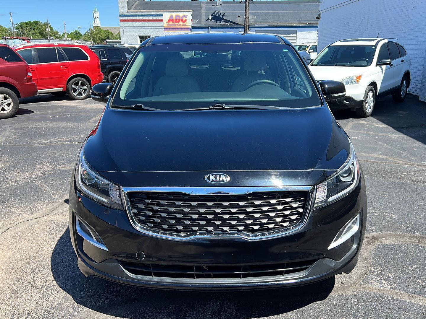 2019 Kia Sedona LX photo 2