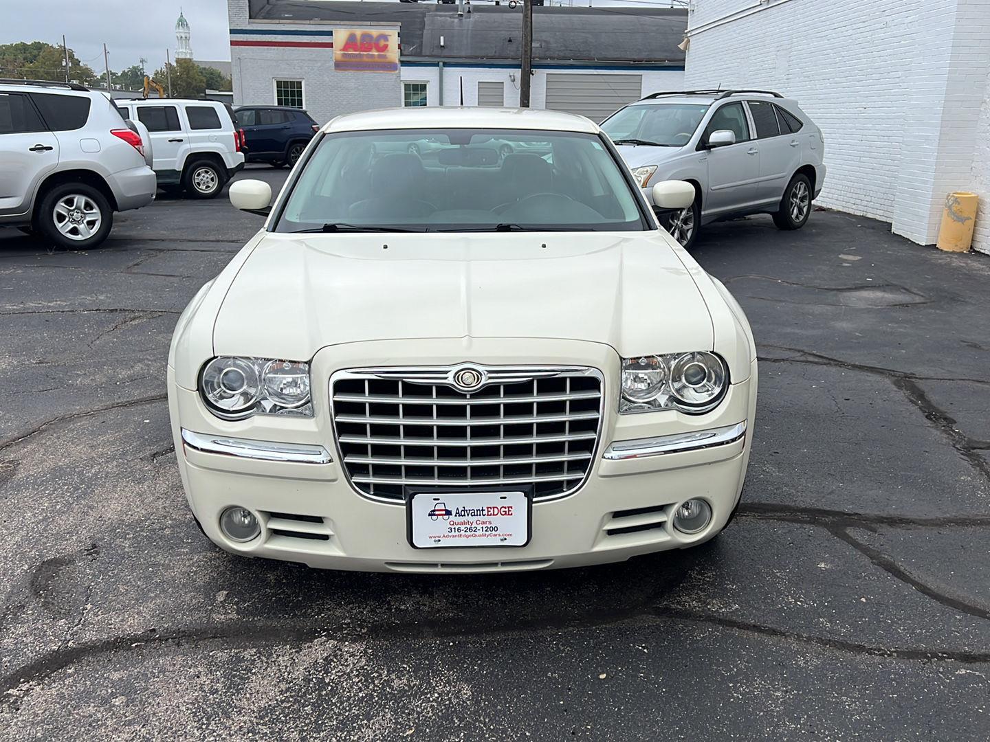 2008 Chrysler 300 Limited photo 2