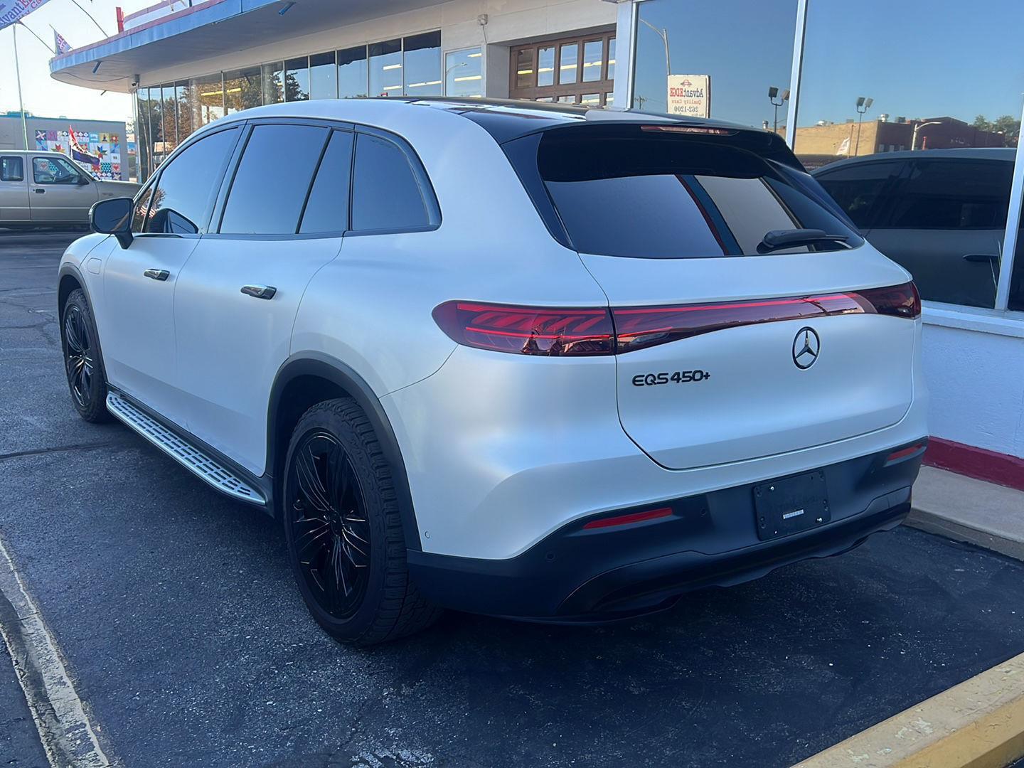 2024 Mercedes Benz EQS-Class SUV photo 2