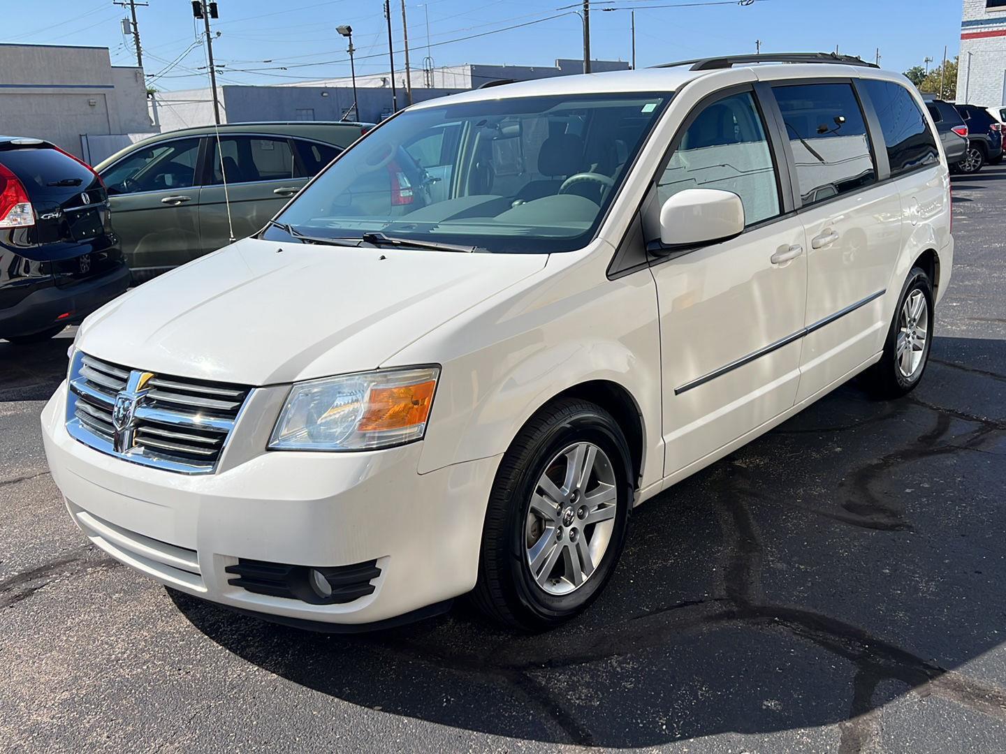 2010 Dodge Grand Caravan SXT Crew photo 3