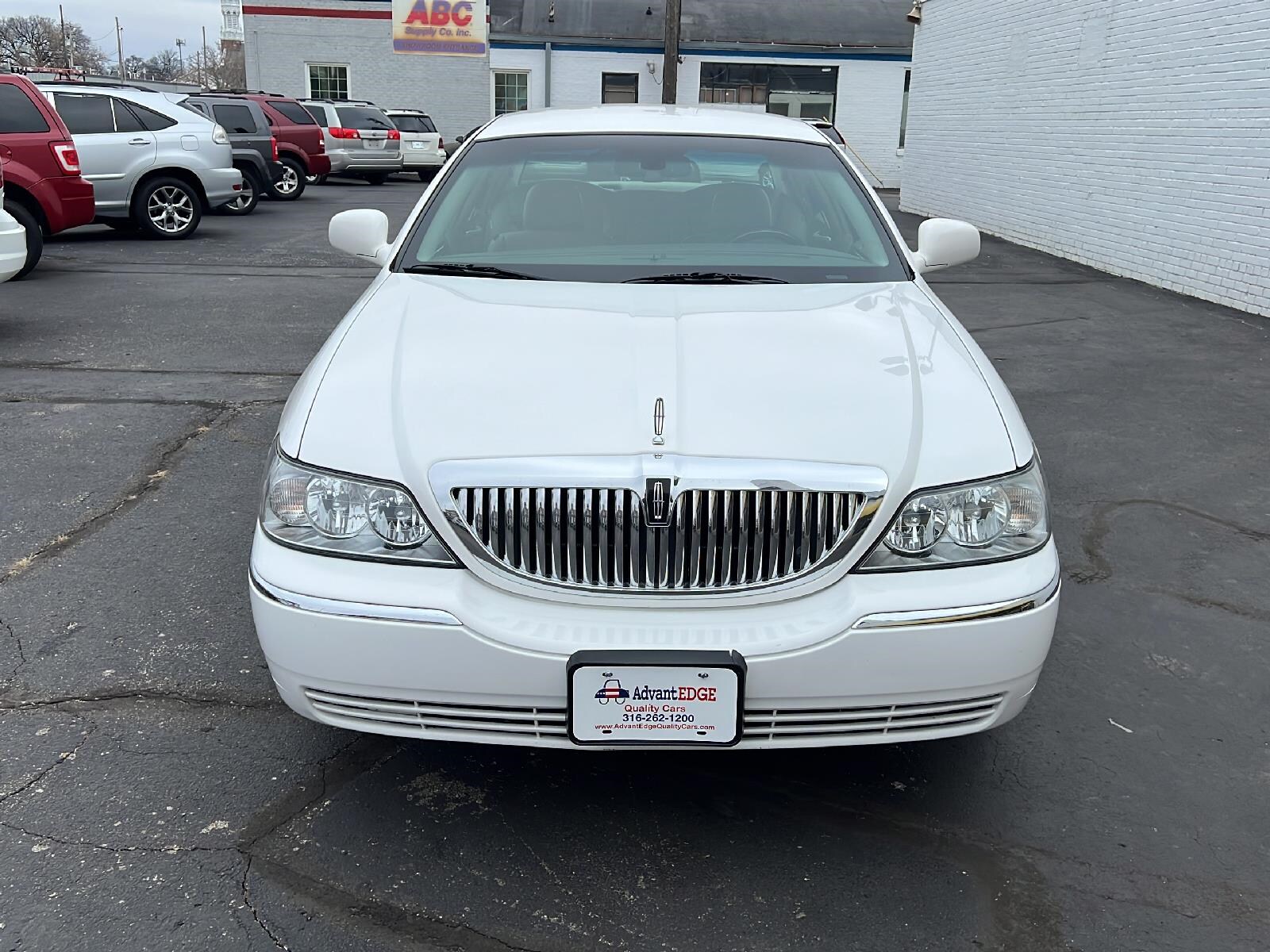 2007 Lincoln Town Car Signature photo 2