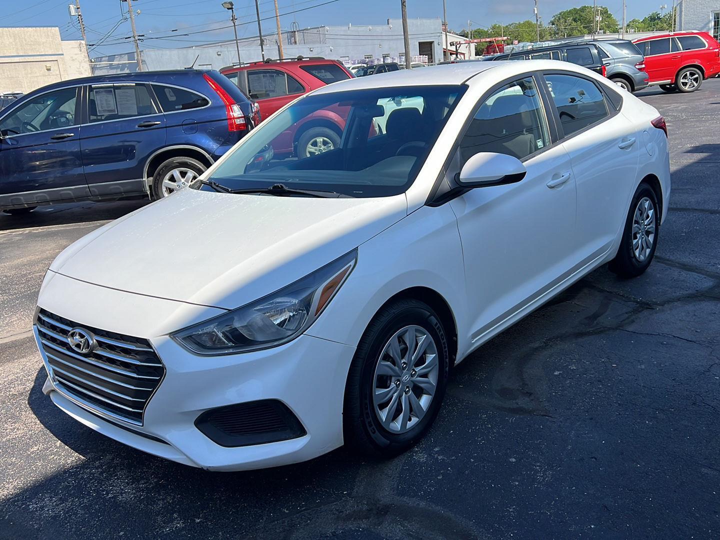 2020 Hyundai Accent SE photo 3