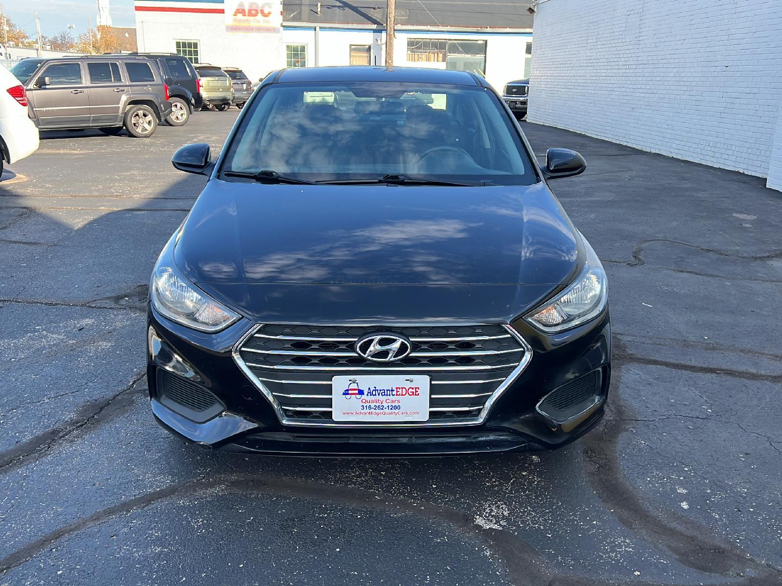 2020 Hyundai Accent SE photo 2