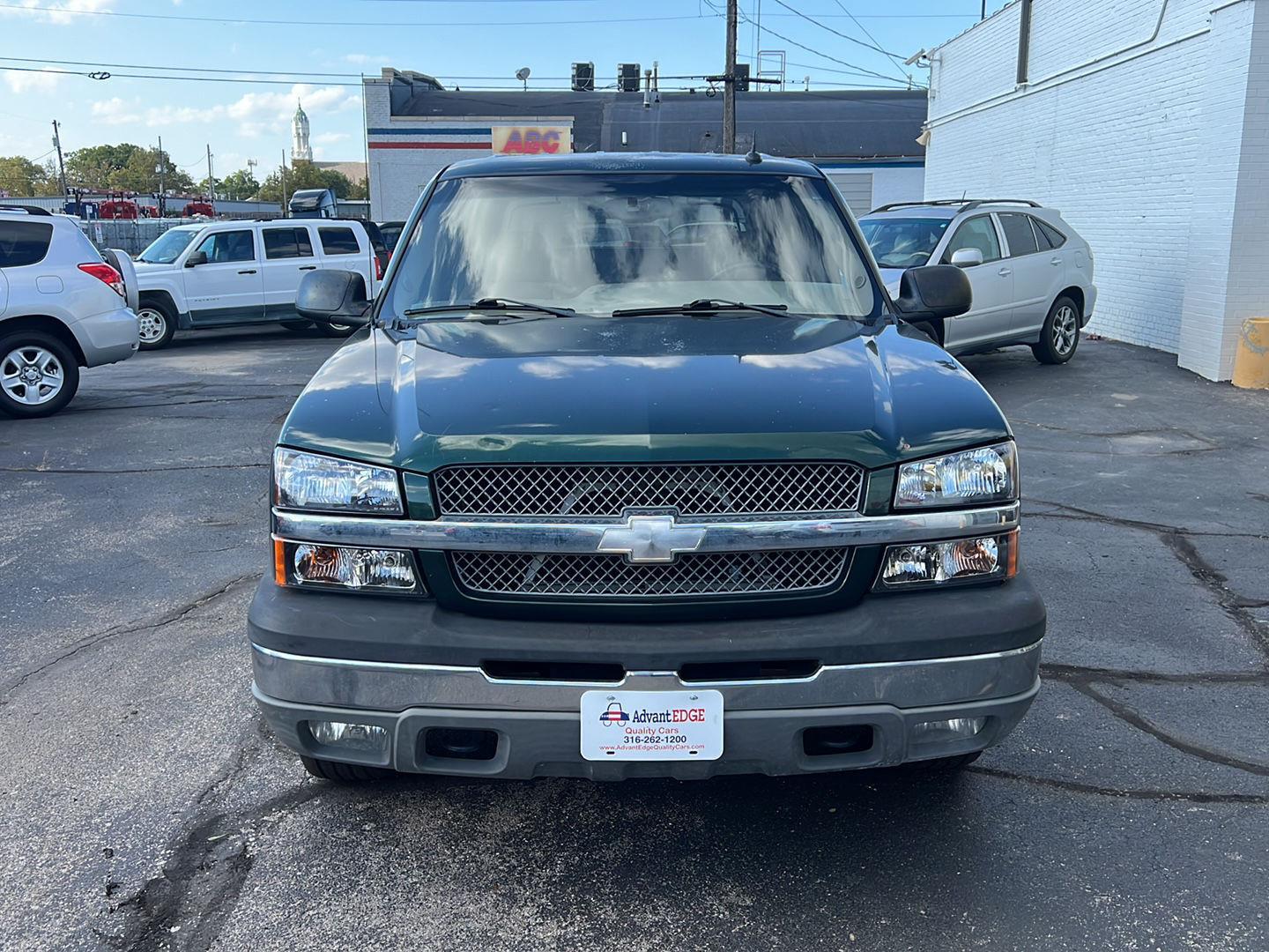 2004 Chevrolet Avalanche Z71 photo 2