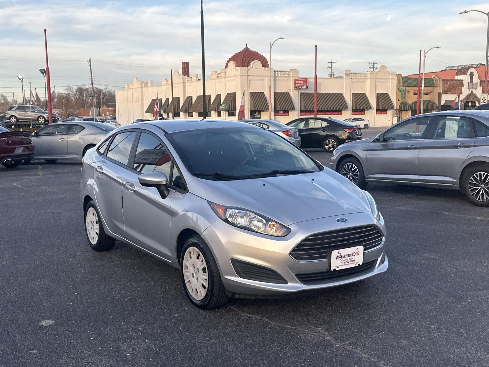 2015 Ford Fiesta S's photo
