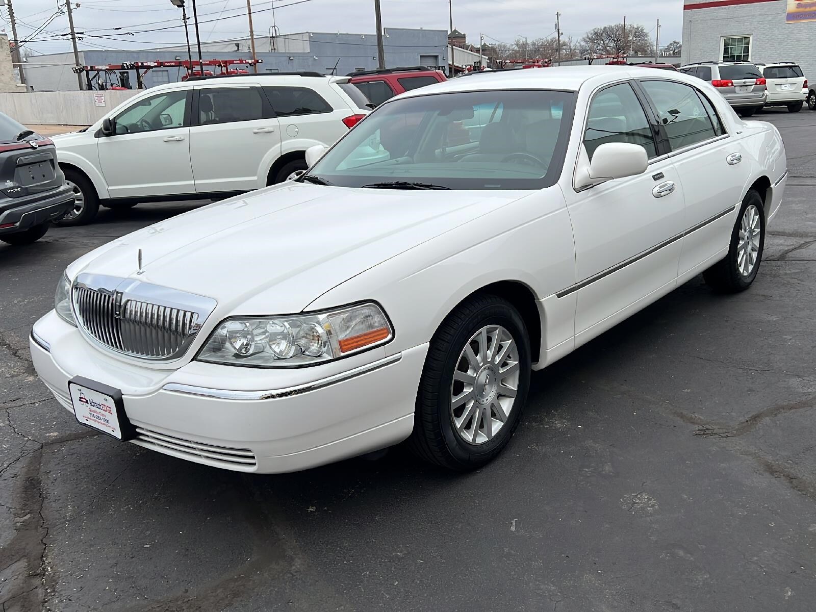 2007 Lincoln Town Car Signature photo 3