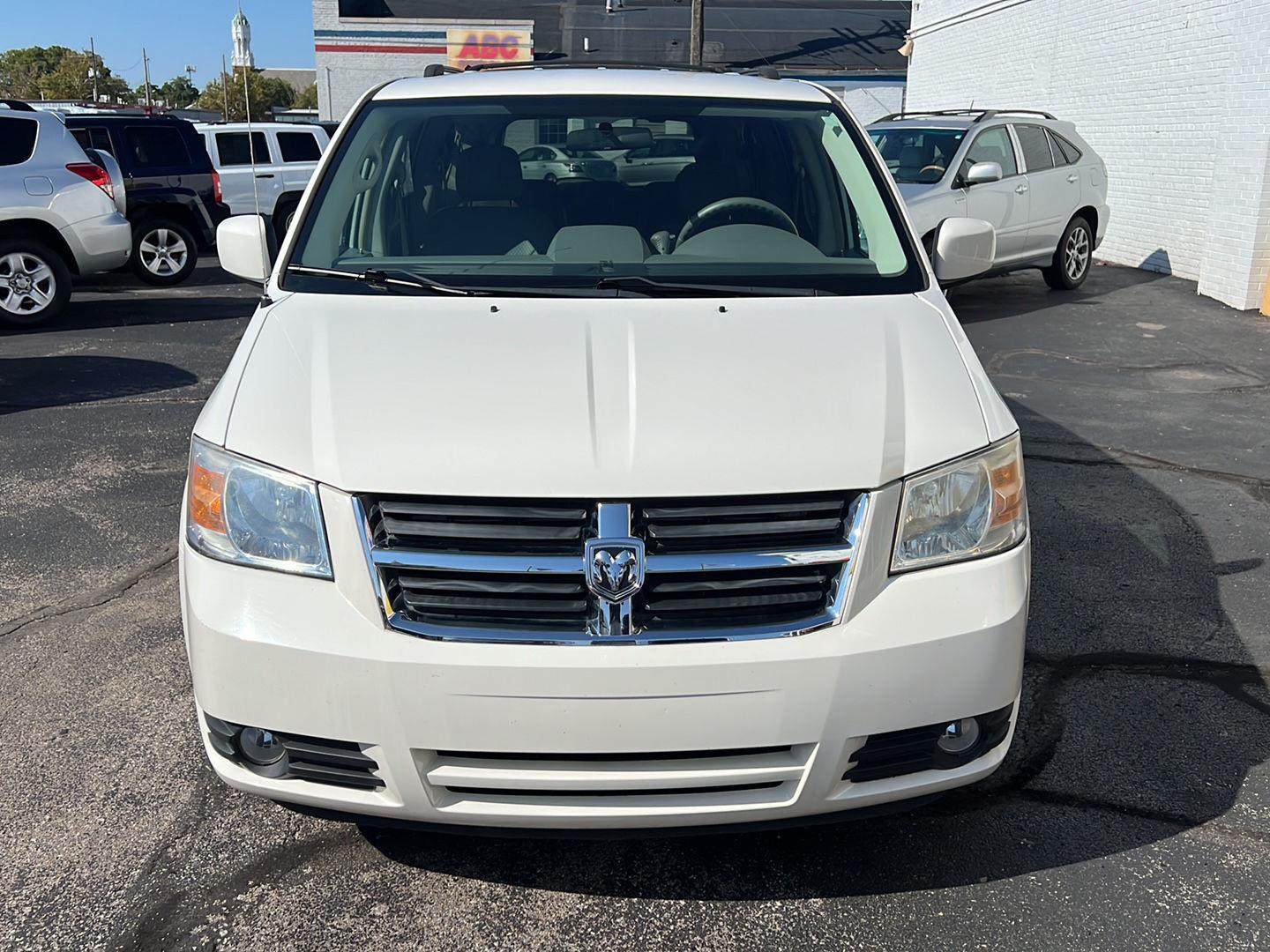 2010 Dodge Grand Caravan SXT Crew photo 2
