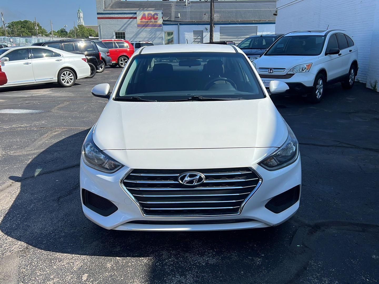 2020 Hyundai Accent SE photo 2