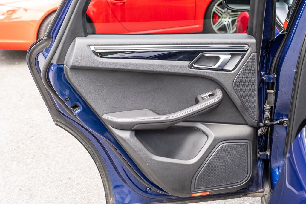 2023 Porsche Macan T - Photo 29