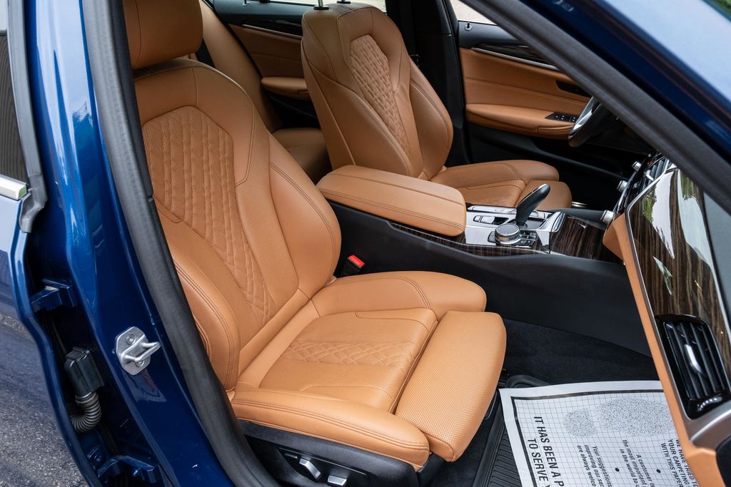 2023 BMW 5 Series 530e - Photo 30
