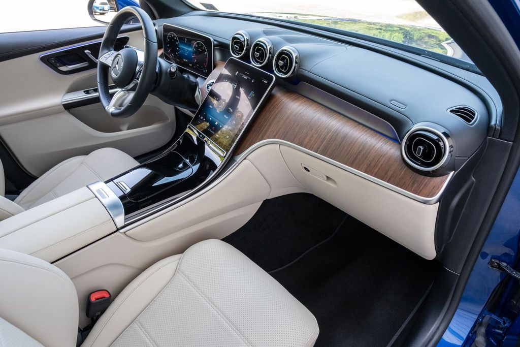 2024 Mercedes-Benz GLC GLC 300 - Photo 23