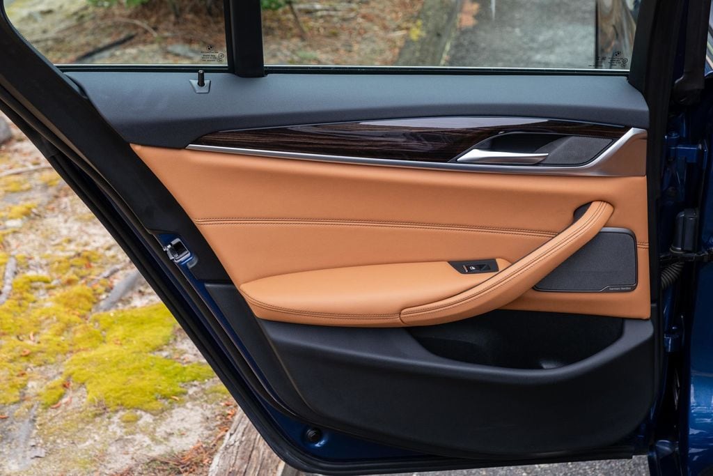 2023 BMW 5 Series 530e - Photo 31