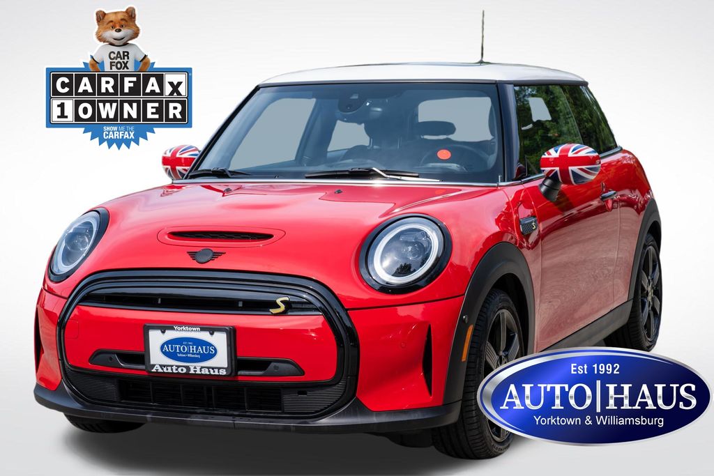 2023 MINI Hardtop Cooper SE's photo