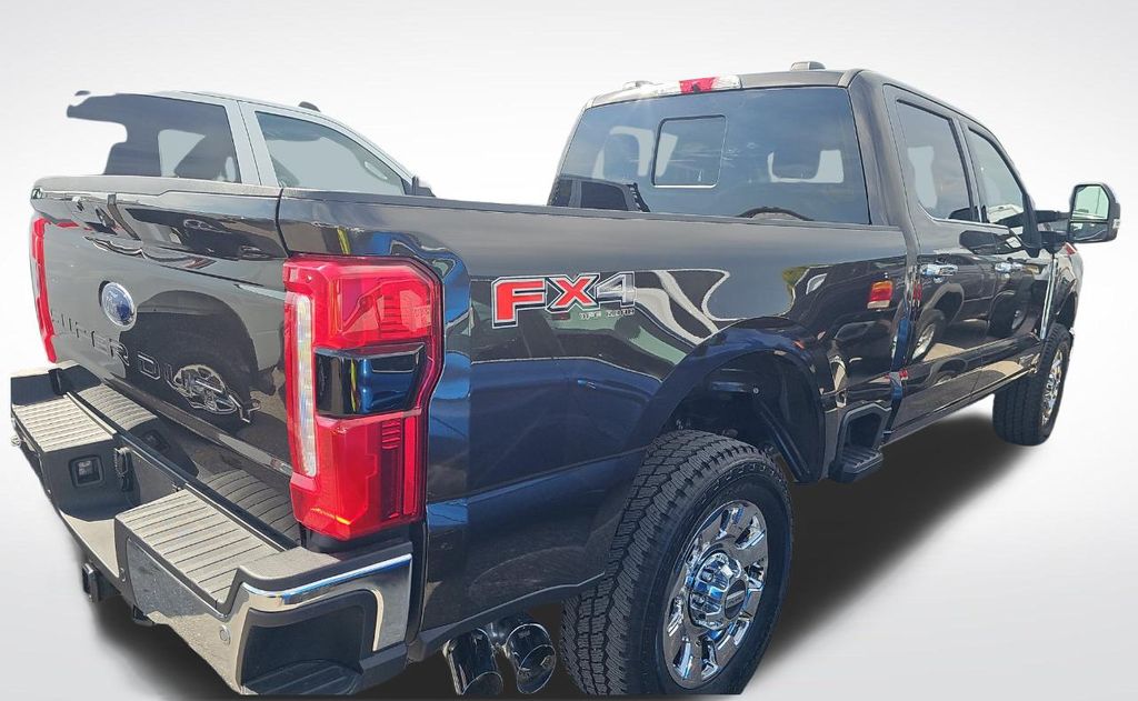2025 Ford F-350 Lariat photo 2