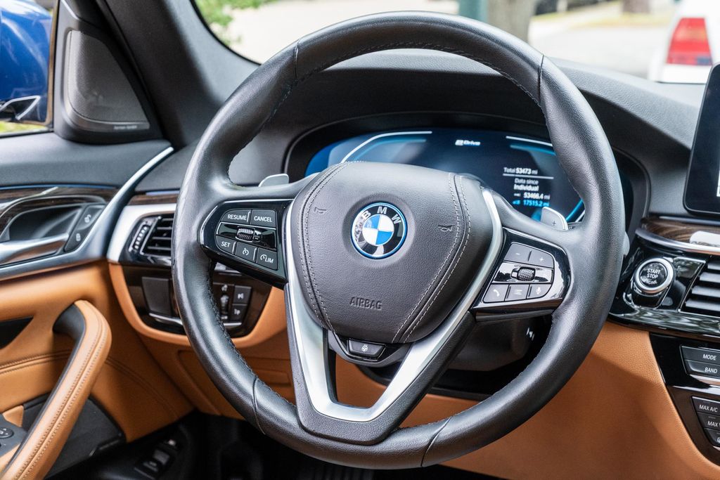 2023 BMW 5 Series 530e - Photo 28