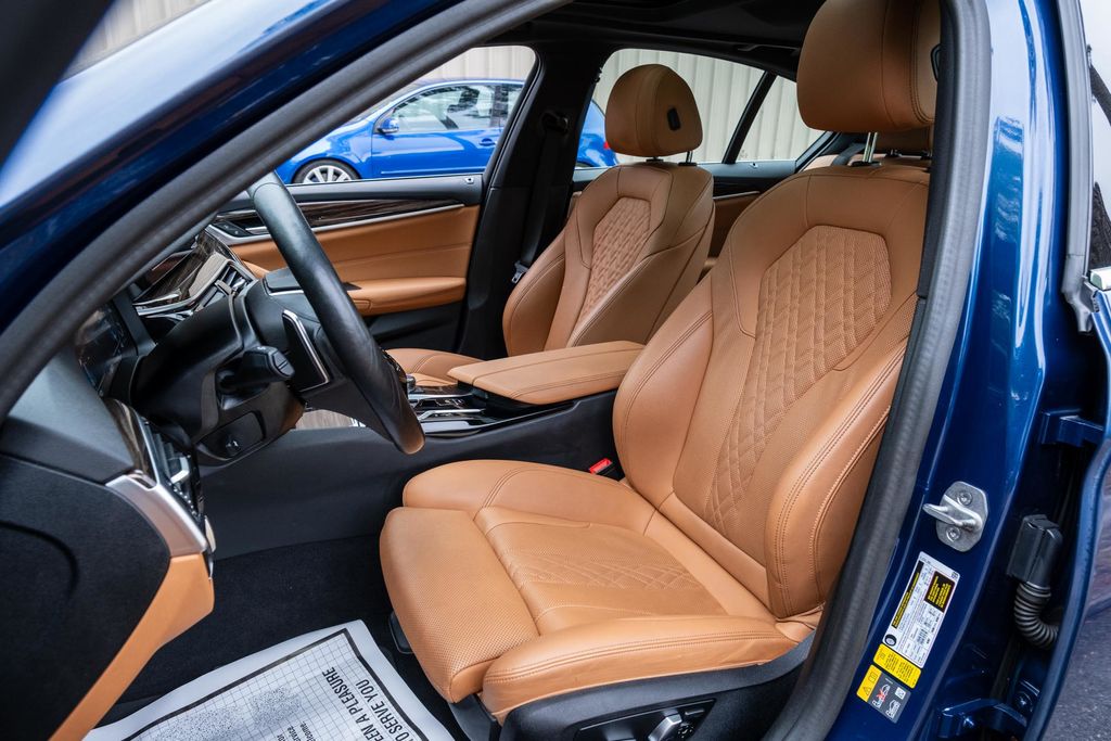 2023 BMW 5 Series 530e - Photo 16
