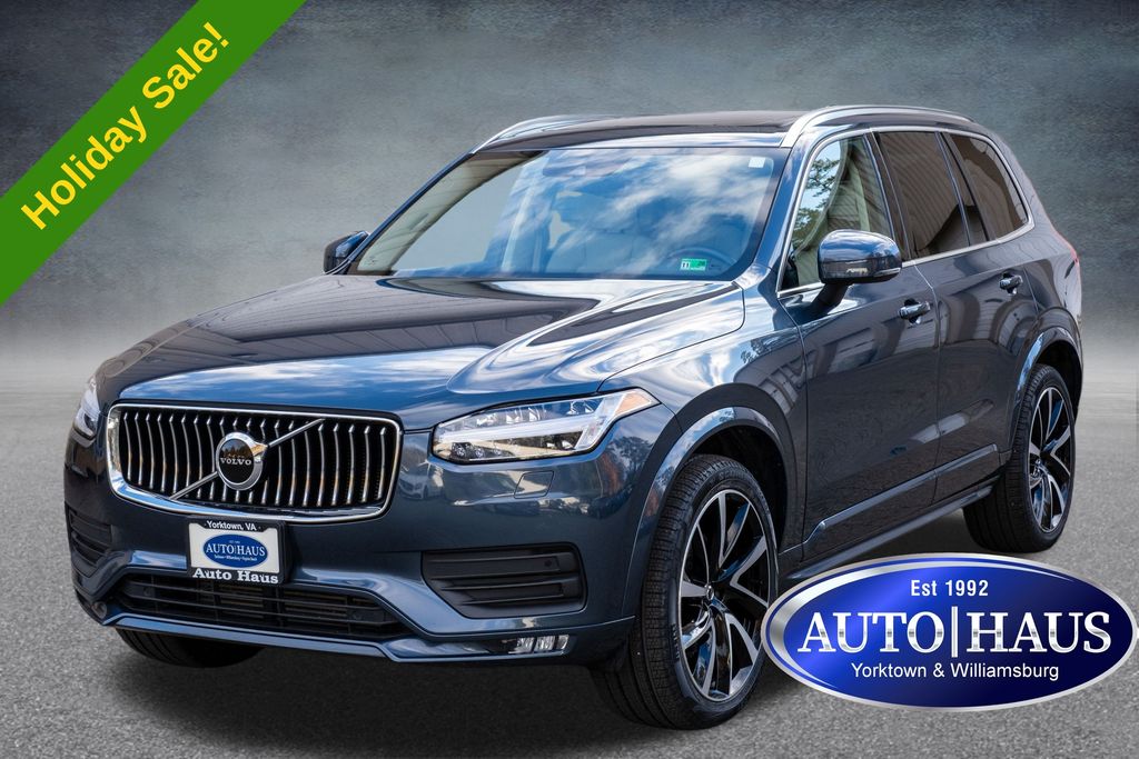2021 Volvo XC90 Momentum's photo