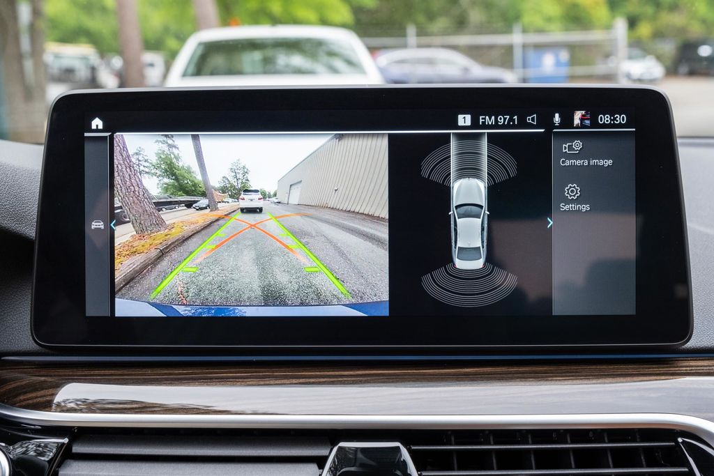 2023 BMW 5 Series 530e - Photo 20