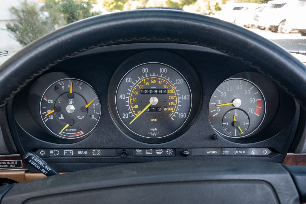 1986 Mercedes Benz 560 photo 2