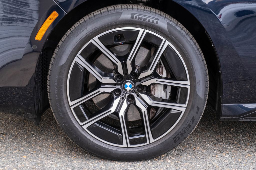 2023 BMW 7 Series 740i - Photo 33