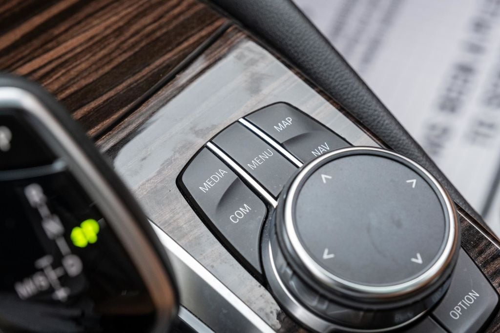 2023 BMW 5 Series 530e - Photo 23