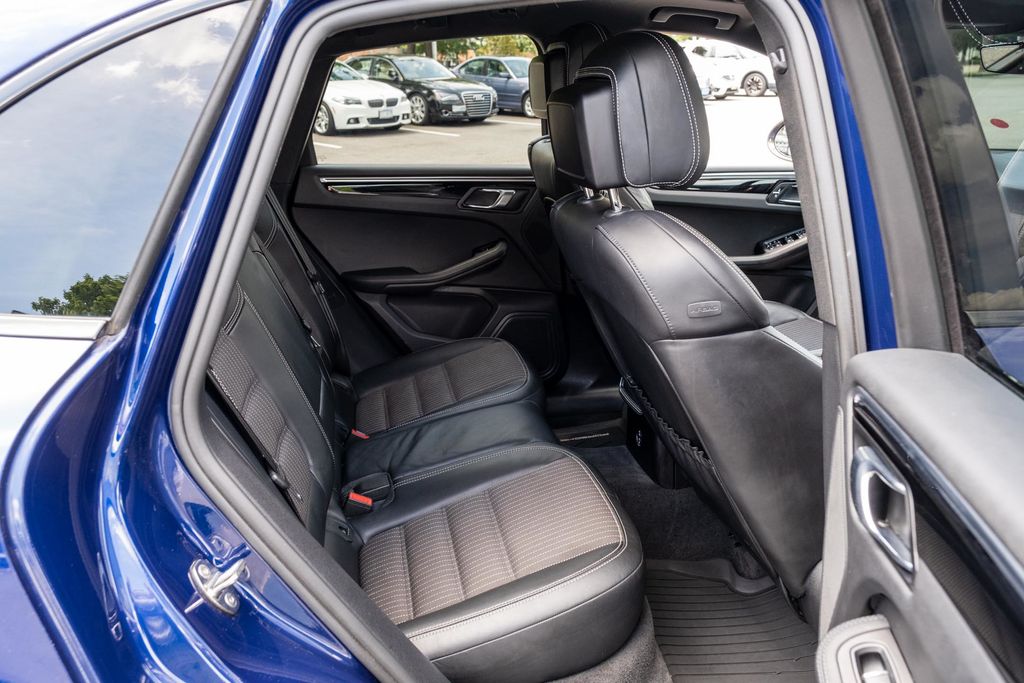 2023 Porsche Macan T - Photo 32