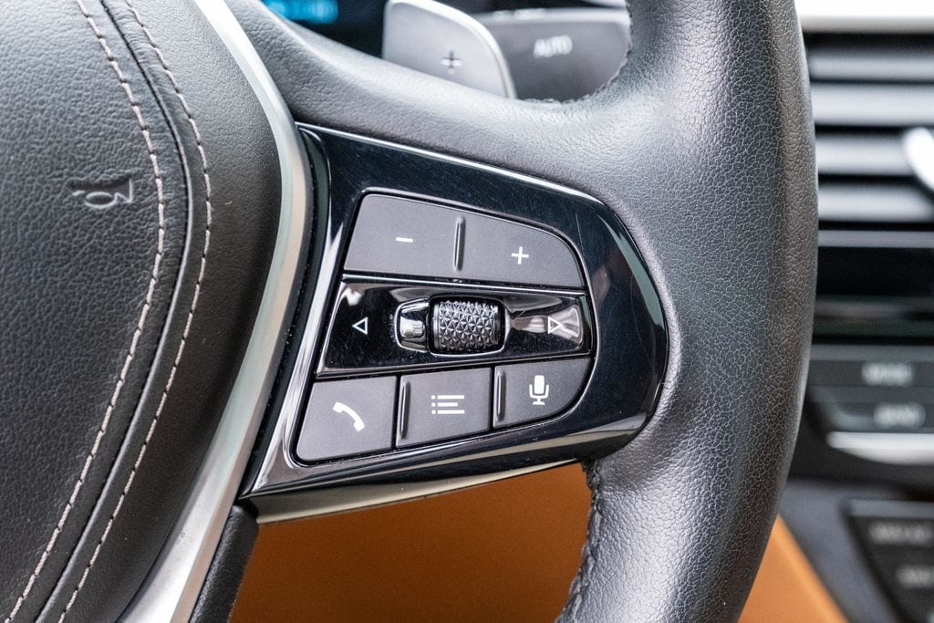 2023 BMW 5 Series 530e - Photo 27