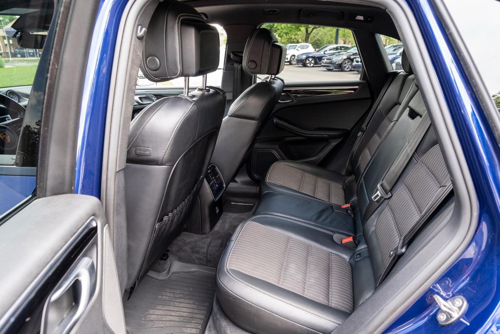 2023 Porsche Macan T - Photo 30