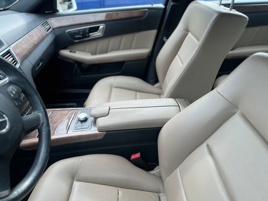 2012 Mercedes Benz E 350 photo 3