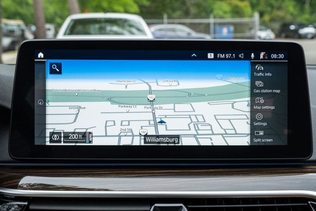 2023 BMW 5 Series 530e - Photo 19