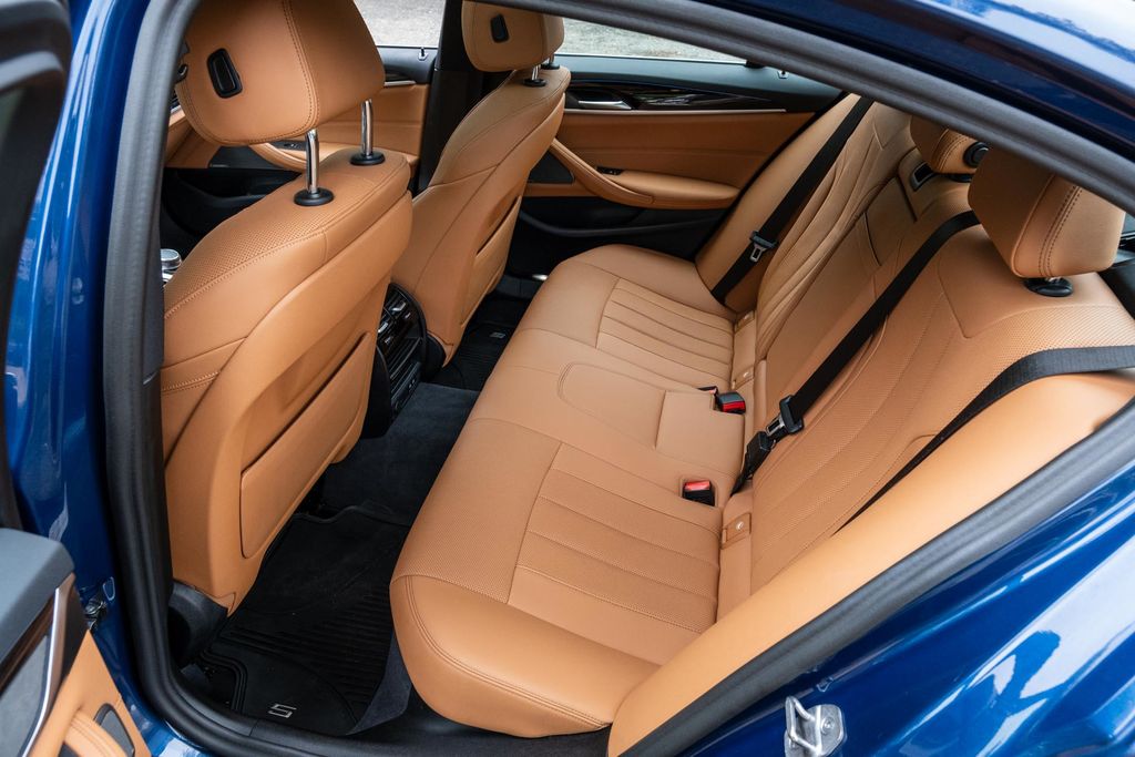 2023 BMW 5 Series 530e - Photo 32