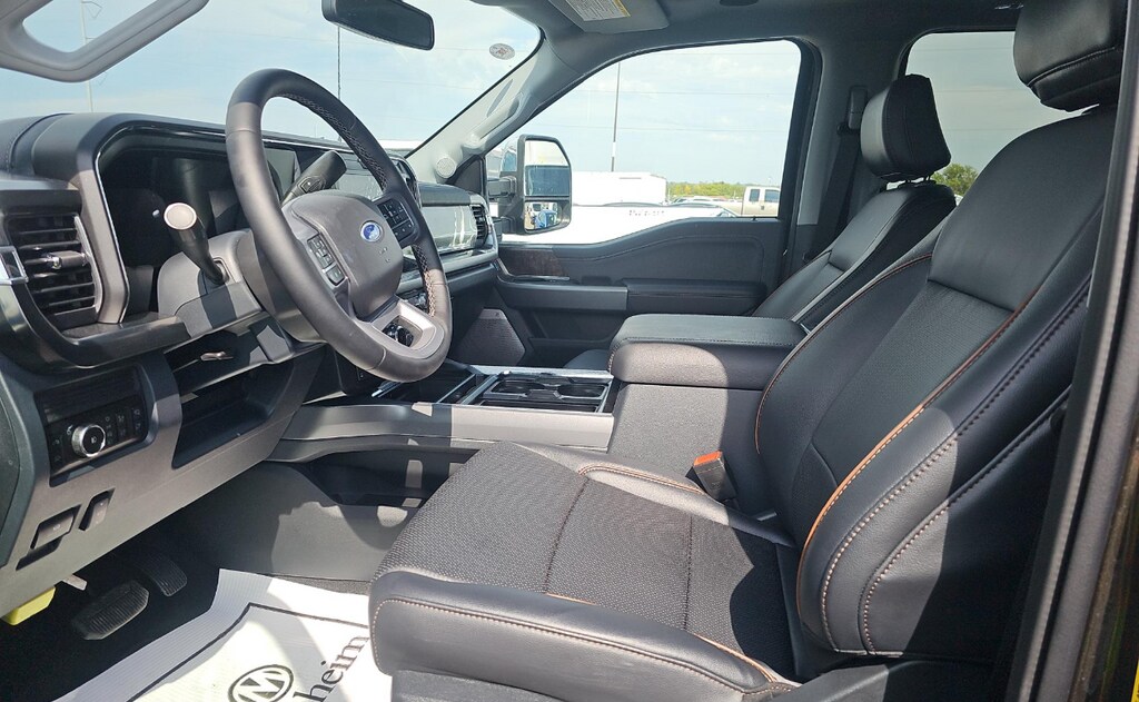 2025 Ford F-350 Lariat photo 3