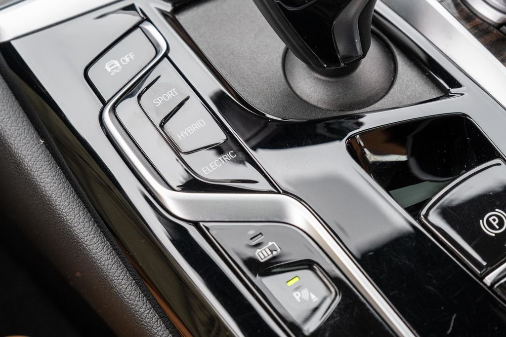 2023 BMW 5 Series 530e - Photo 22