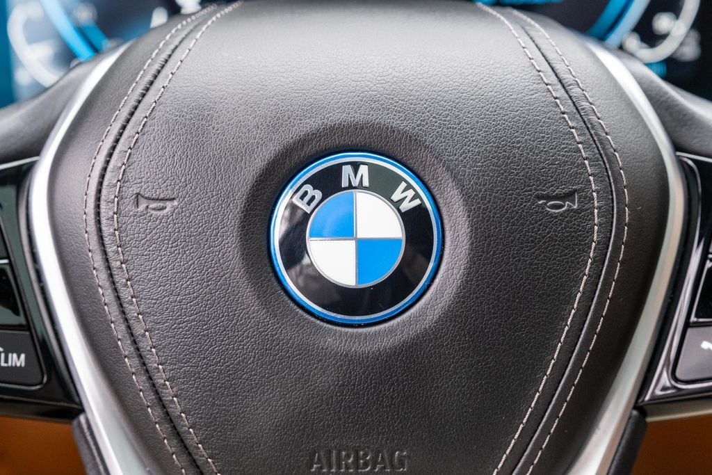 2023 BMW 5 Series 530e - Photo 26