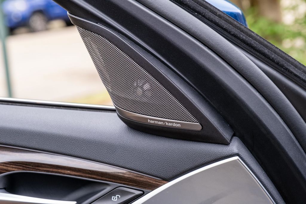2023 BMW 5 Series 530e - Photo 13