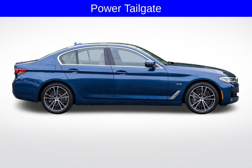 2023 BMW 5 Series 530e - Photo 9
