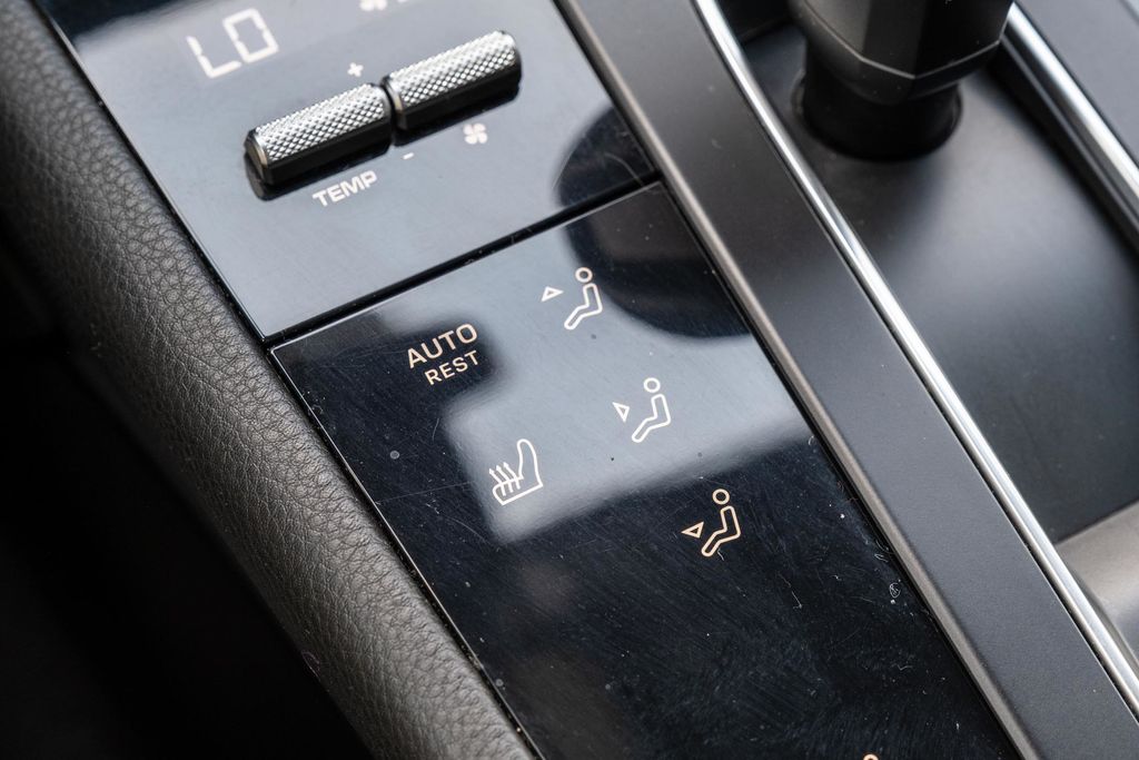 2023 Porsche Macan T - Photo 21