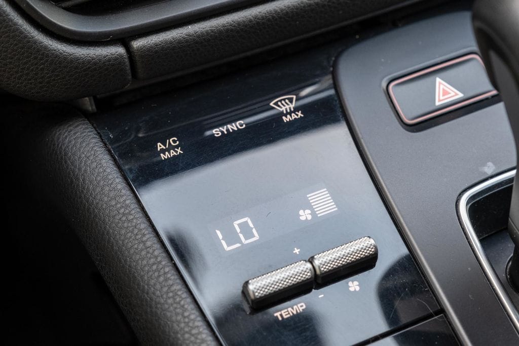 2023 Porsche Macan T - Photo 20