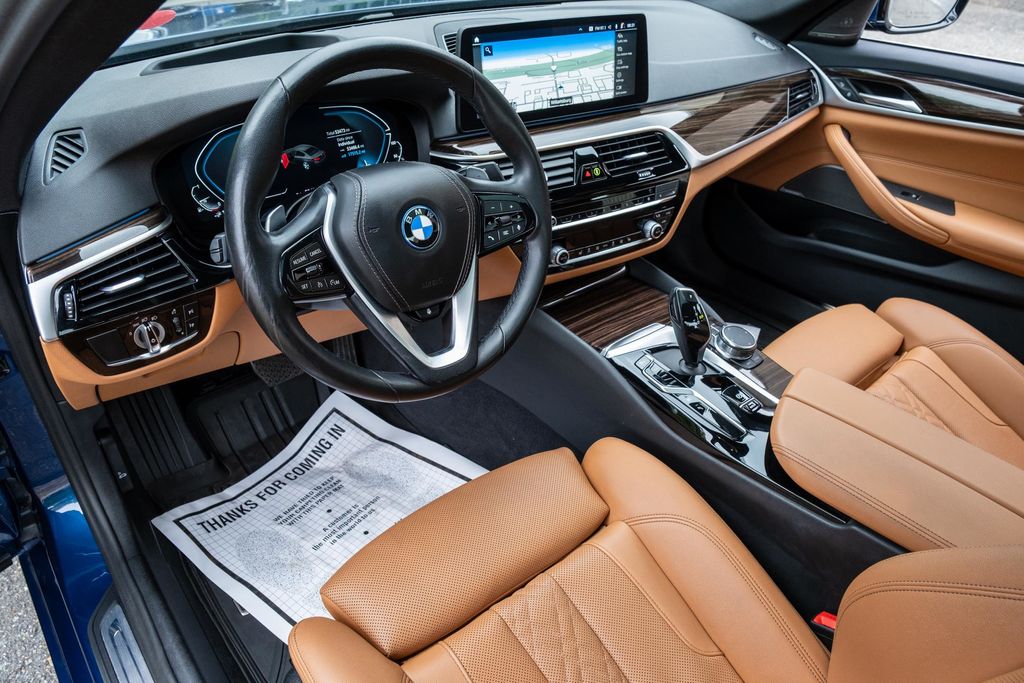 2023 BMW 5 Series 530e - Photo 17