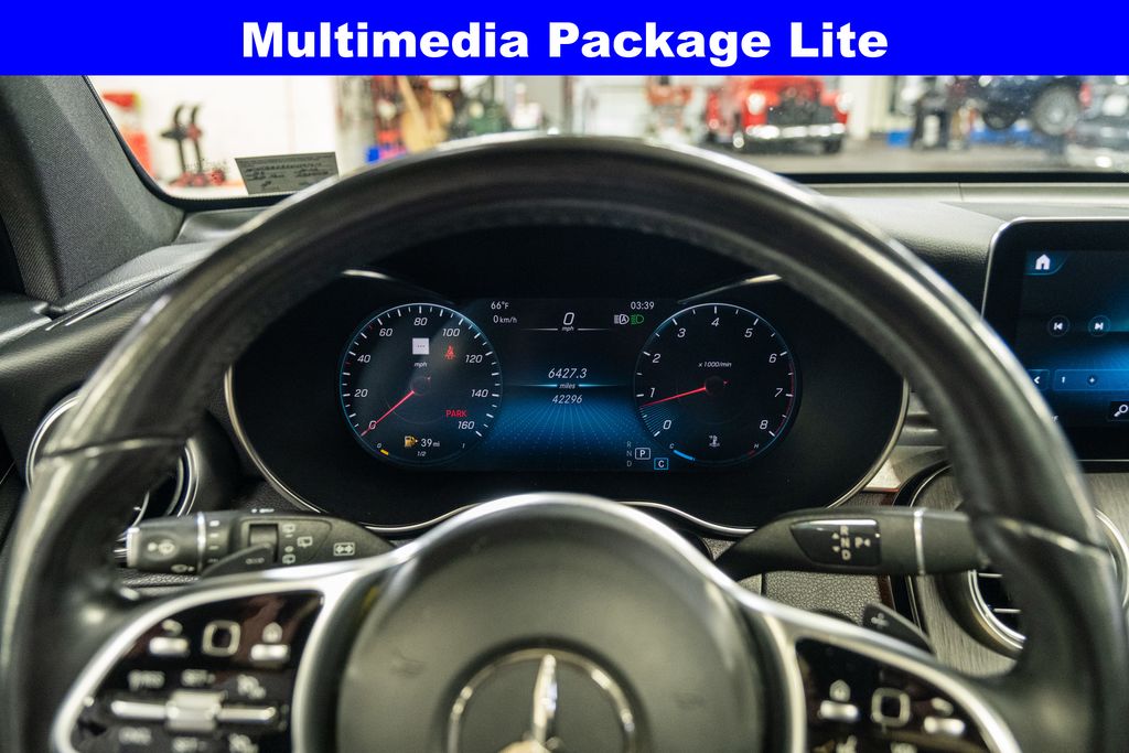 2022 Mercedes Benz GLC 300 4MATIC photo 2