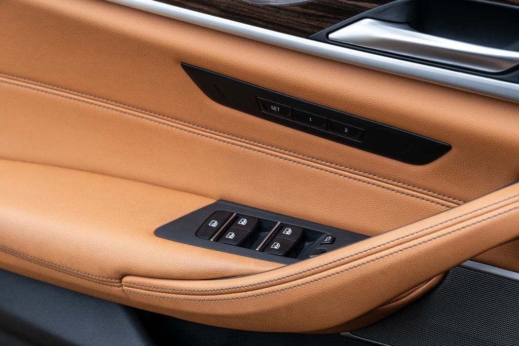 2023 BMW 5 Series 530e - Photo 15